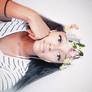 Meet your Posher, Amia